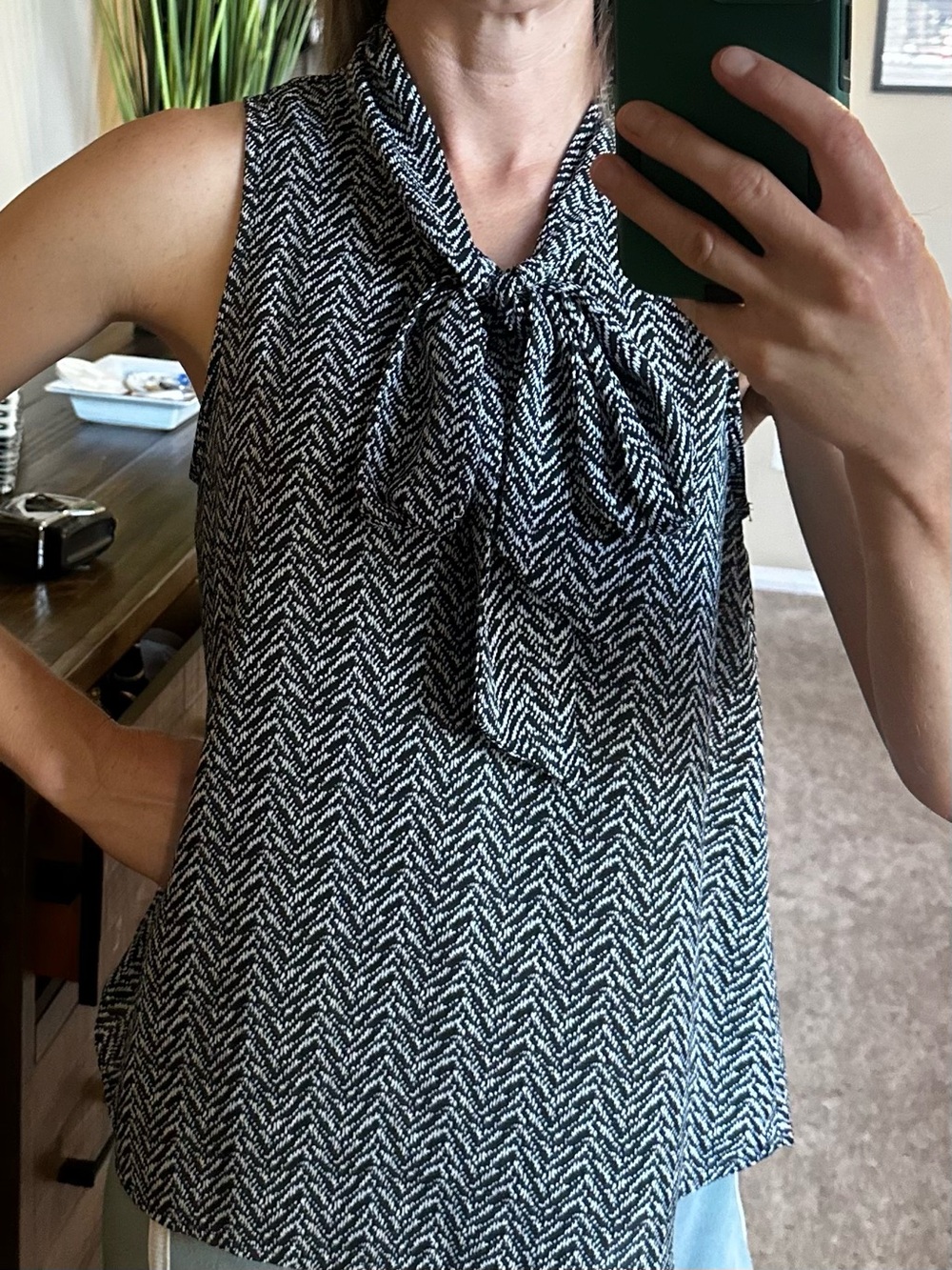 Sleeveless Tie-Neck Chevron Blouse - Black/White